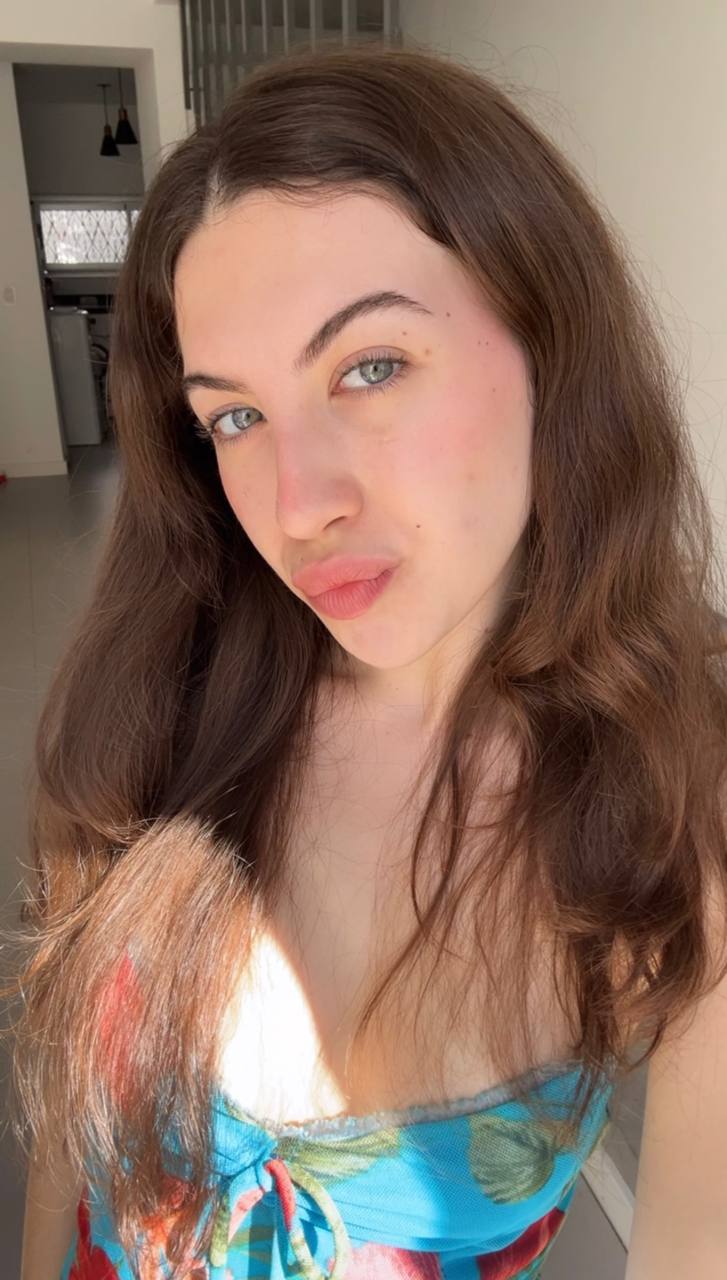 Nude girl Amber in Suva