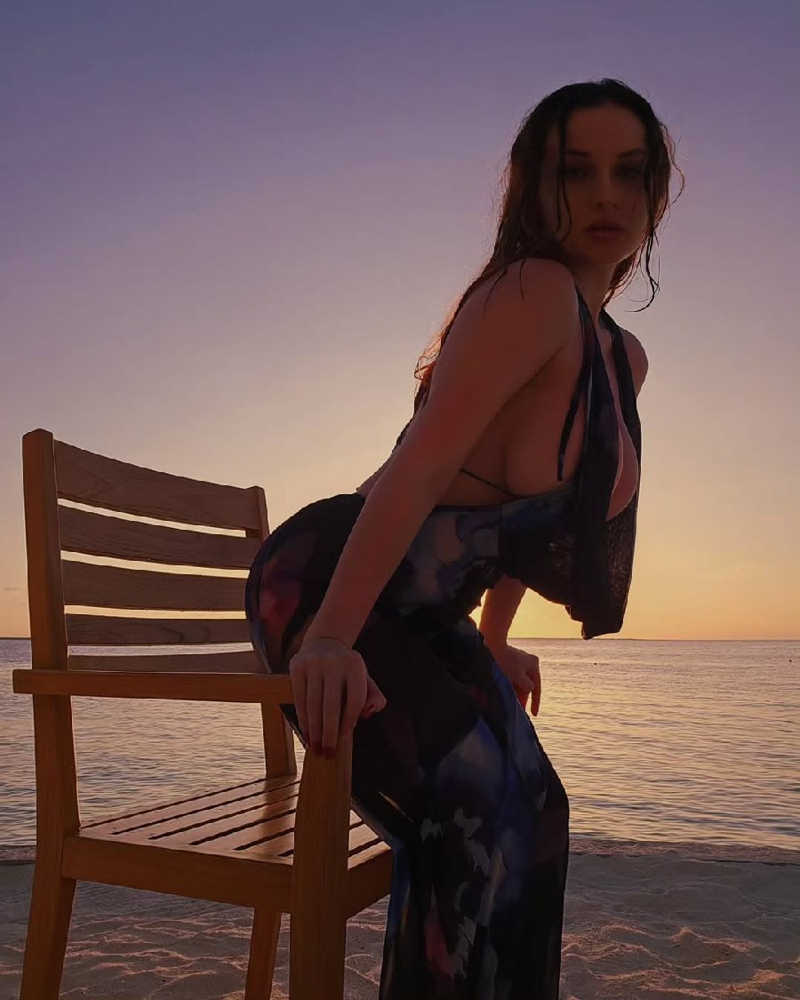 Sexy girl Miranda Faith nude in Suva